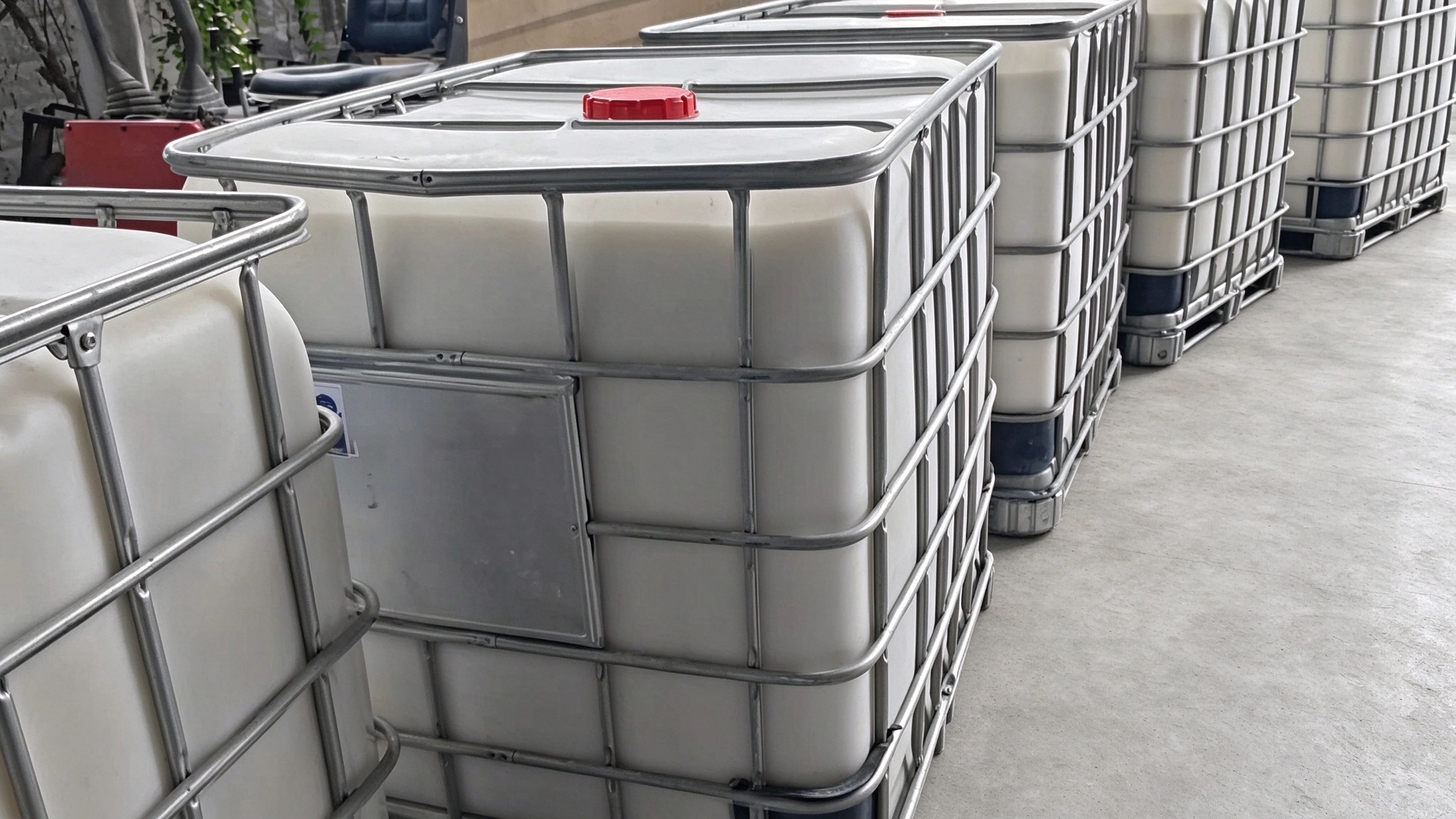 WanSin UF resin totes stacked